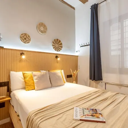 アパート Almirall B1