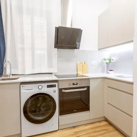 Almirall B1 Apartman